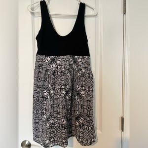 Women’s Express Black and White dress size 2